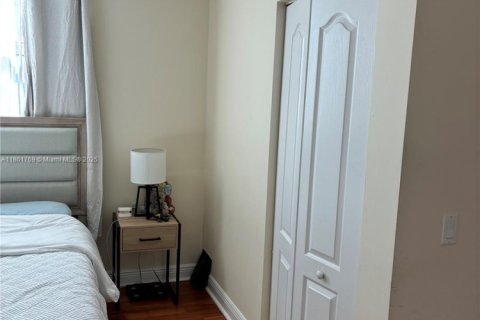 Condo in Miami, Florida, 2 bedrooms № 1892299 - photo 16