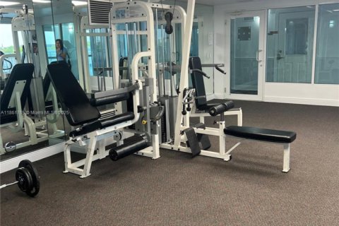 Condo in Miami, Florida, 2 bedrooms № 1892299 - photo 5