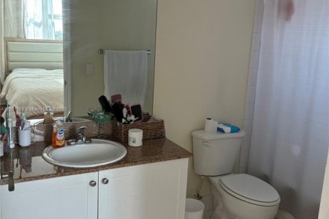 Condo in Miami, Florida, 2 bedrooms № 1892299 - photo 17