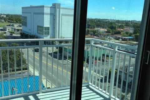 Condo in Miami, Florida, 2 bedrooms № 1892299 - photo 12