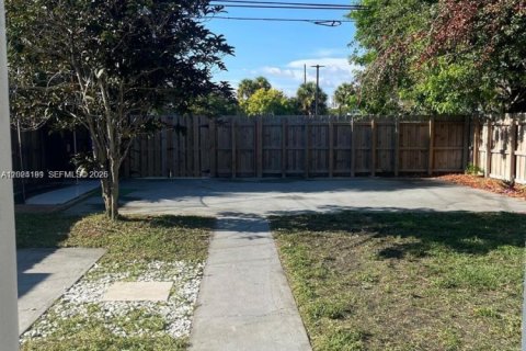 Casa en alquiler en Hollywood, Florida, 2 dormitorios, 133.78 m2 № 2084787 - foto 16
