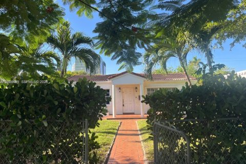 Casa en Hollywood, Florida 2 dormitorios, 133.78 m2 № 2084787