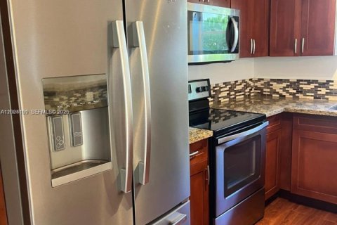 Casa en alquiler en Hollywood, Florida, 2 dormitorios, 133.78 m2 № 2084787 - foto 4