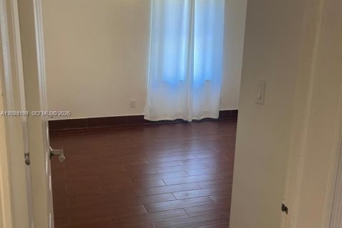 Casa en alquiler en Hollywood, Florida, 2 dormitorios, 133.78 m2 № 2084787 - foto 8