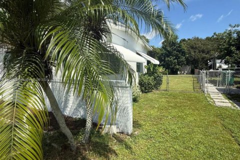 Villa ou maison à vendre à Port St. Lucie, Floride: 3 chambres, 130.25 m2 № 1928248 - photo 4