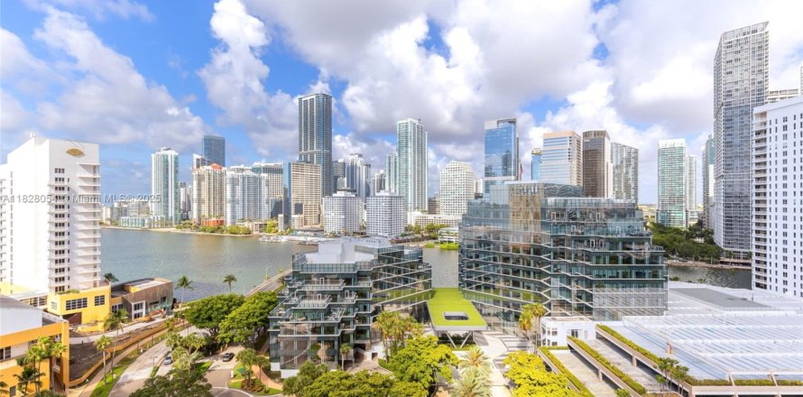 Estudio en el Condominio en Miami, Florida № 1799225