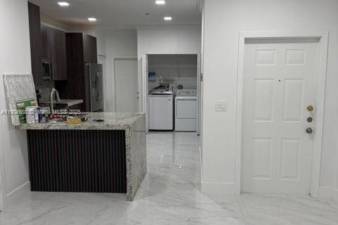 Снять в аренду таунхаус в Уэстон, Флорида 4 спальни, 169.55м2, № 1956575 - фото 2
