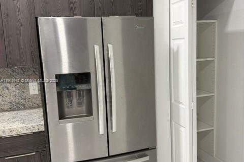 Снять в аренду таунхаус в Уэстон, Флорида 4 спальни, 169.55м2, № 1956575 - фото 6