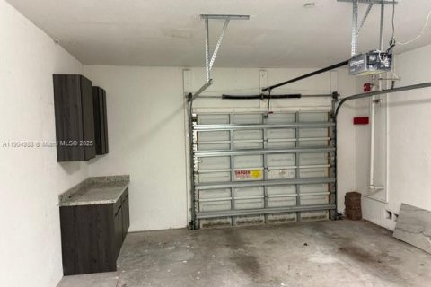 Снять в аренду таунхаус в Уэстон, Флорида 4 спальни, 169.55м2, № 1956575 - фото 16