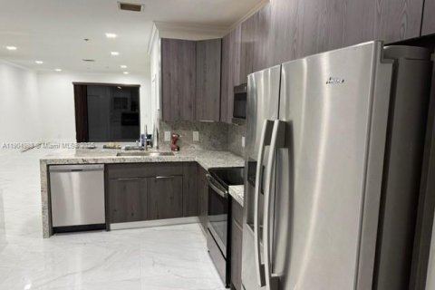 Снять в аренду таунхаус в Уэстон, Флорида 4 спальни, 169.55м2, № 1956575 - фото 3