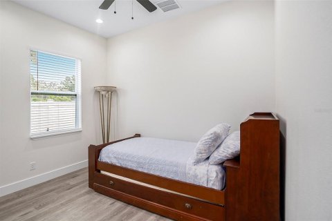House in Tampa, Florida 3 bedrooms, 193.98 sq.m. № 1902144 - photo 20