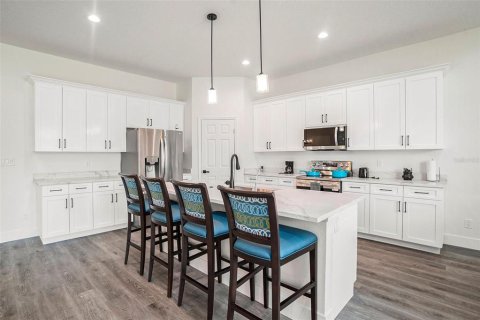House in Tampa, Florida 3 bedrooms, 193.98 sq.m. № 1902144 - photo 9