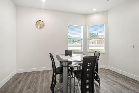 House in Tampa, Florida 3 bedrooms, 193.98 sq.m. № 1902144 - photo 8