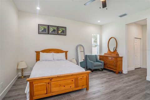 House in Tampa, Florida 3 bedrooms, 193.98 sq.m. № 1902144 - photo 14