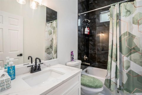 House in Tampa, Florida 3 bedrooms, 193.98 sq.m. № 1902144 - photo 21