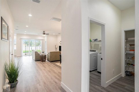 House in Tampa, Florida 3 bedrooms, 193.98 sq.m. № 1902144 - photo 4