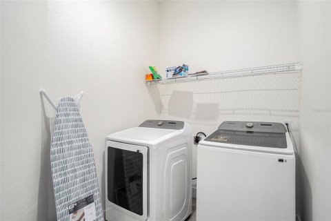 House in Tampa, Florida 3 bedrooms, 193.98 sq.m. № 1902144 - photo 11
