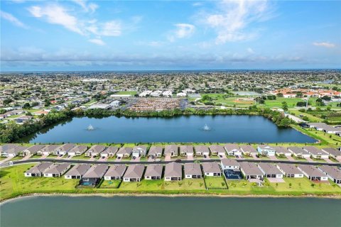 Villa ou maison à vendre à Cape Coral, Floride: 3 chambres, 206.43 m2 № 2410316 - photo 3