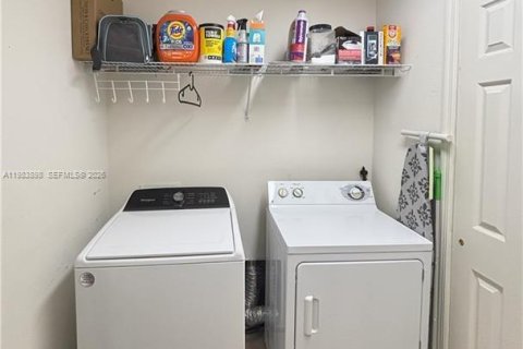 Casa en venta en Lehigh Acres, Florida, 4 dormitorios, 232.44 m2 № 2046729 - foto 26