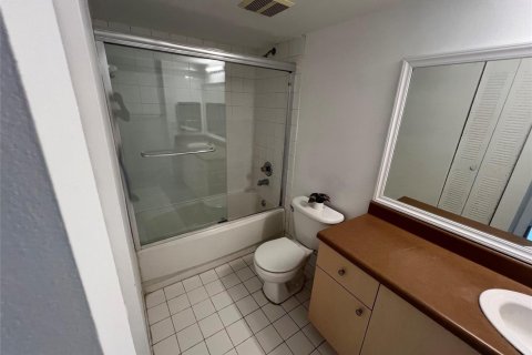 Condo in West Palm Beach, Florida, 3 bedrooms  № 2169802 - photo 16
