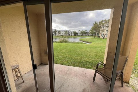 Condo in West Palm Beach, Florida, 3 bedrooms  № 2169802 - photo 22