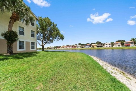 Condo in West Palm Beach, Florida, 3 bedrooms  № 2169802 - photo 4