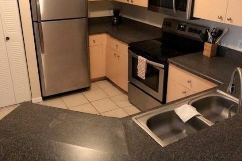 Condo in West Palm Beach, Florida, 3 bedrooms  № 2169802 - photo 13