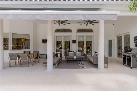 House in Miami, Florida 5 bedrooms, 297.75 sq.m. № 1779865 - photo 19