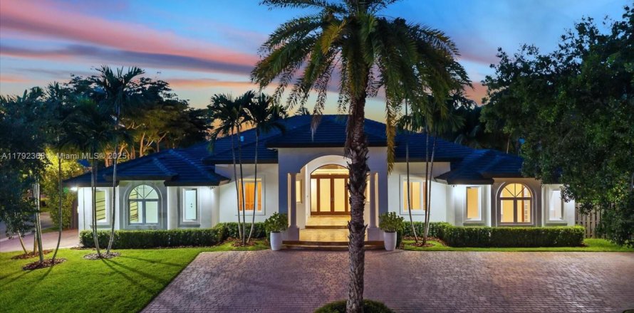 Casa en Miami, Florida 5 dormitorios, 393.26 m2 № 1936846