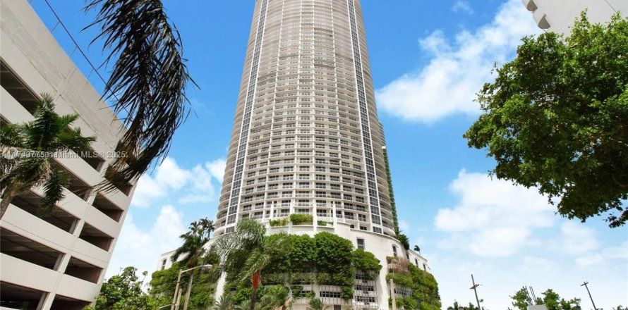 Condominio en Miami, Florida, 1 dormitorio  № 1865079