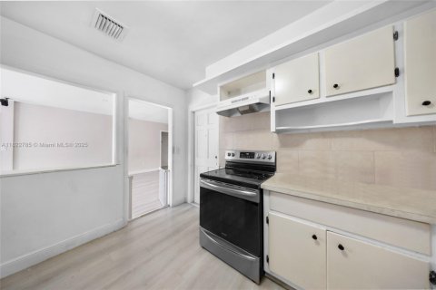 Купить виллу или дом в Майами, Флорида 3 спальни, 136.38м2, № 1786986 - фото 14