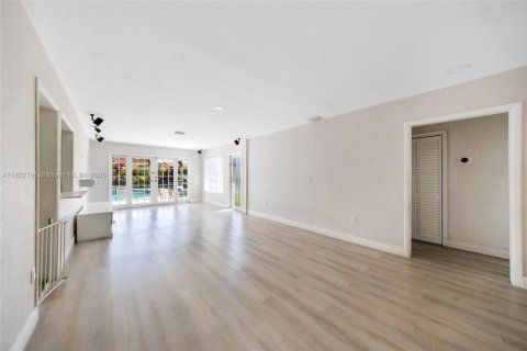 Купить виллу или дом в Майами, Флорида 3 спальни, 136.38м2, № 1786986 - фото 6