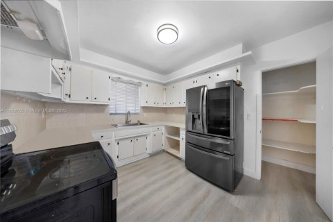 Купить виллу или дом в Майами, Флорида 3 спальни, 136.38м2, № 1786986 - фото 12