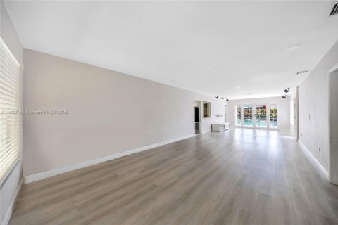 Купить виллу или дом в Майами, Флорида 3 спальни, 136.38м2, № 1786986 - фото 3