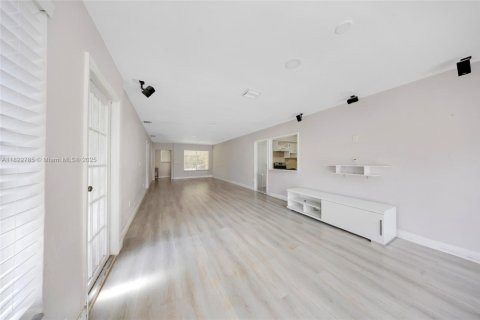Купить виллу или дом в Майами, Флорида 3 спальни, 136.38м2, № 1786986 - фото 10
