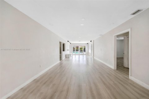 Купить виллу или дом в Майами, Флорида 3 спальни, 136.38м2, № 1786986 - фото 5