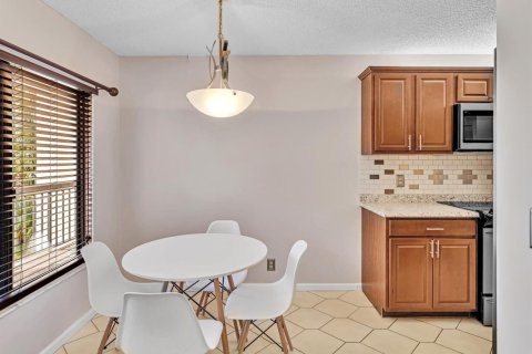 Condo in Boynton Beach, Florida, 2 bedrooms  № 2176513 - photo 12