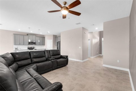House in Davenport, Florida 4 bedrooms, 216.74 sq.m. № 2233620 - photo 10