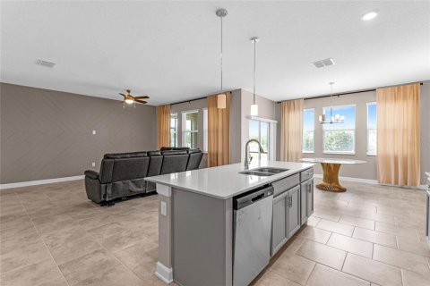 House in Davenport, Florida 4 bedrooms, 216.74 sq.m. № 2233620 - photo 6