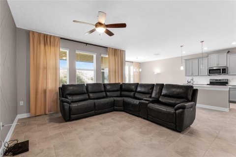 House in Davenport, Florida 4 bedrooms, 216.74 sq.m. № 2233620 - photo 9