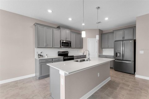 House in Davenport, Florida 4 bedrooms, 216.74 sq.m. № 2233620 - photo 4