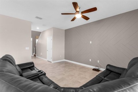 House in Davenport, Florida 4 bedrooms, 216.74 sq.m. № 2233620 - photo 11