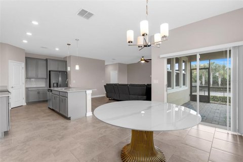House in Davenport, Florida 4 bedrooms, 216.74 sq.m. № 2233620 - photo 8