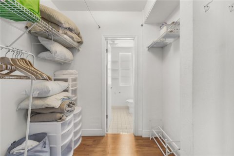 Condo in Miami Beach, Florida  № 1942172 - photo 16