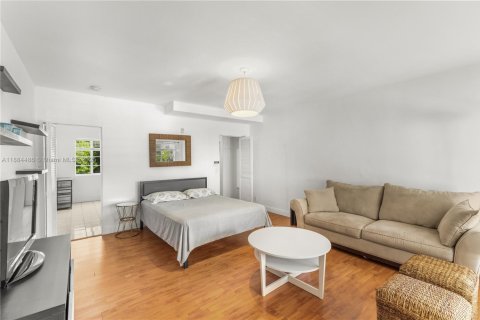 Condo in Miami Beach, Florida  № 1942172 - photo 8