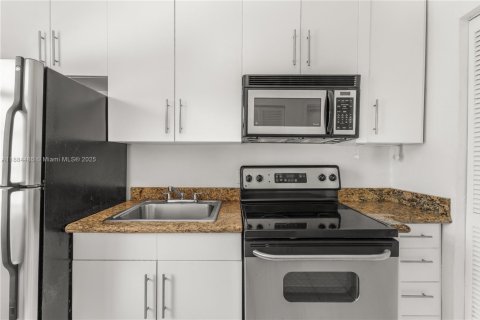 Condo in Miami Beach, Florida  № 1942172 - photo 15