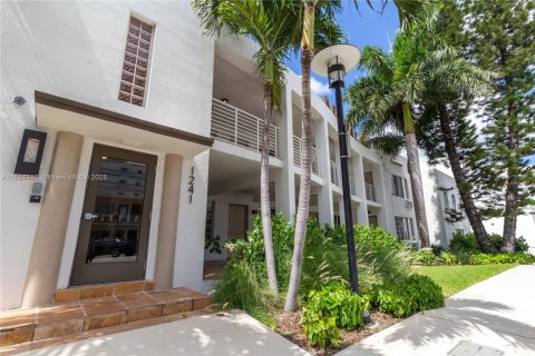 Condo in Miami Beach, Florida  № 1942172 - photo 4