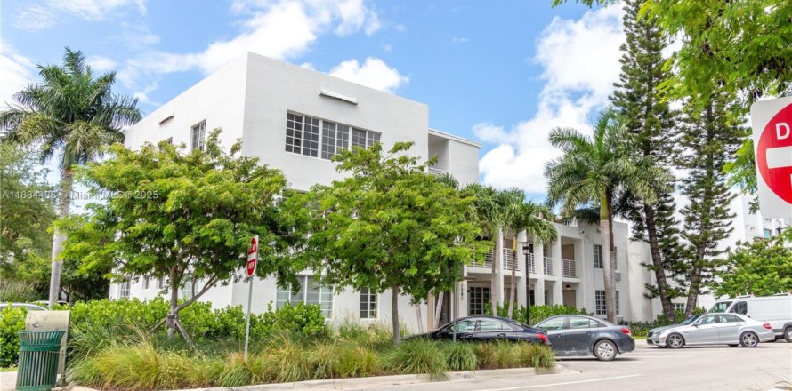 Studio in the Condo in Miami Beach, Florida  № 1942172
