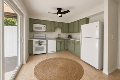 Touwnhouse à louer à Tampa, Floride: 2 chambres, 117.89 m2 № 2157500 - photo 5
