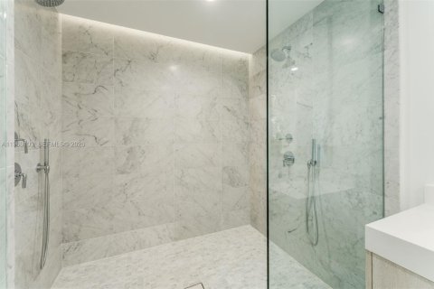 Copropriété à vendre à Bay Harbor Islands, Floride: 4 chambres, 232.44 m2 № 2025984 - photo 25